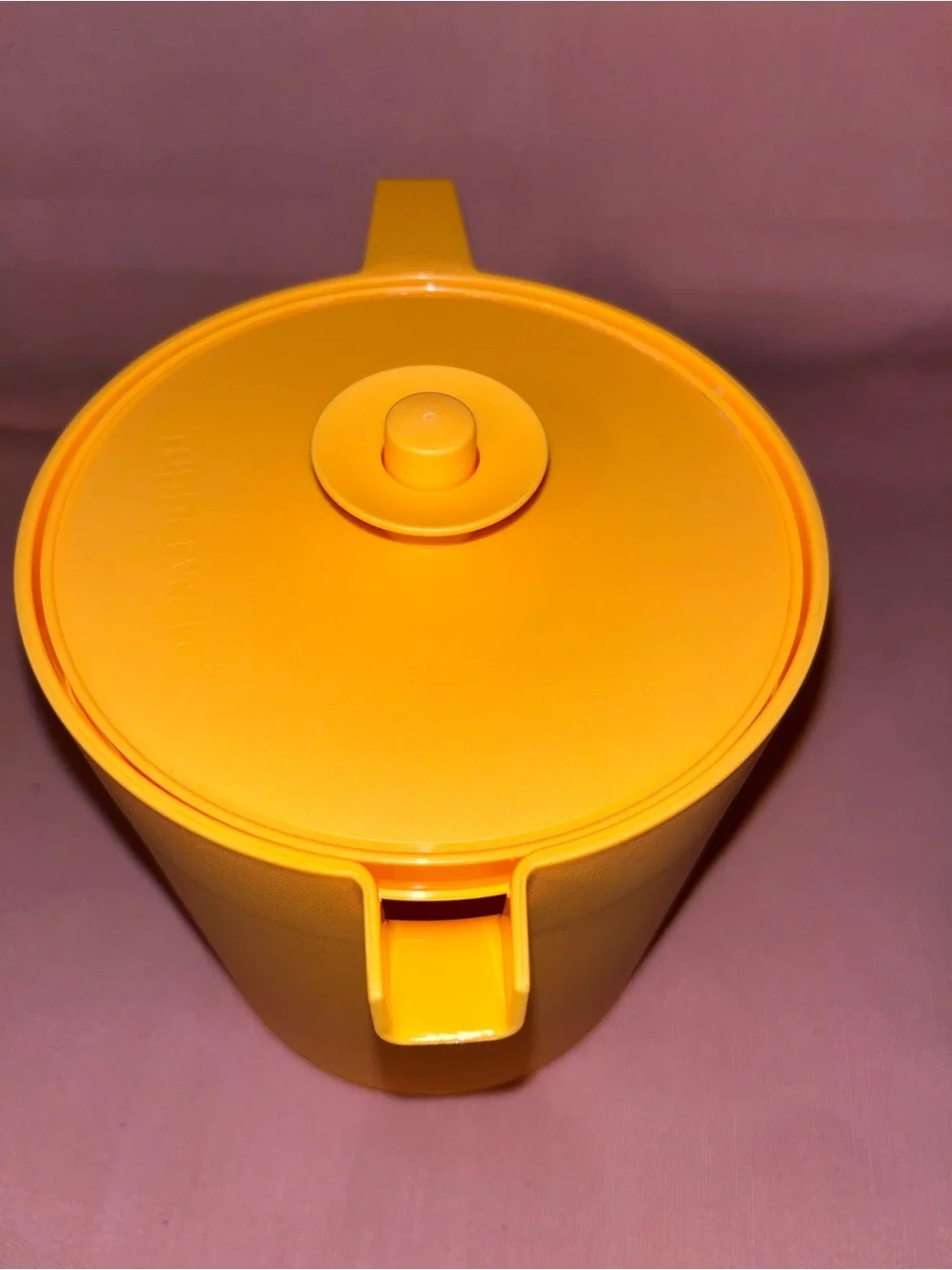 Tupperware 1.5 liter Yellow Plastic Pitcher with Lid - Home Kitchen